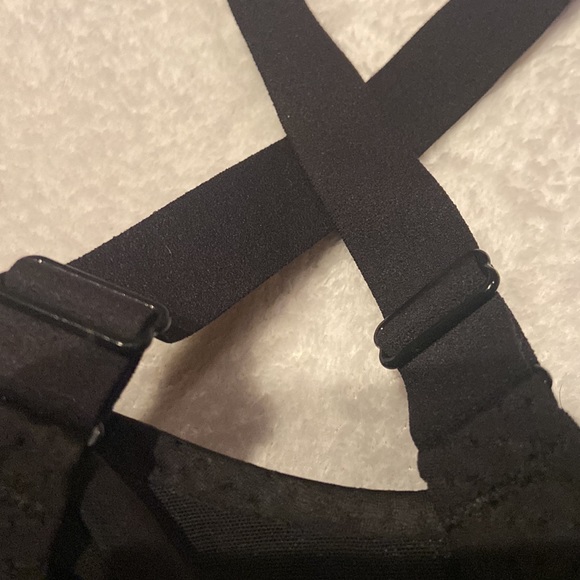 Victoria Sport Size 36C Lightweight Black Sport Bra - Picture 6 of 10